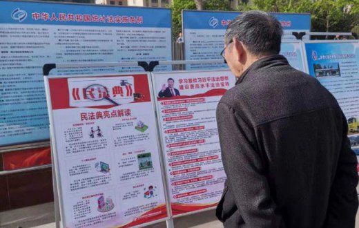 市国资公司参加“第27个法治宣传月”活动