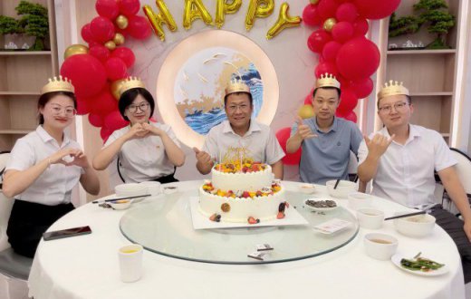 市国资公司工会为职工集体庆生 职工集体过生日 工会关怀暖人心