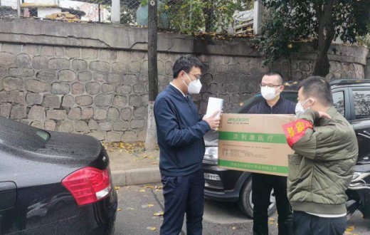 用“硬”作风筑牢抗疫“红色”防线