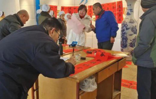 翰墨飘香写春联 龙腾新春送祝福 —— 宝鸡正欣鼎晟投资发展beat365官方网站举办“迎新春、写春联、送祝福”活动