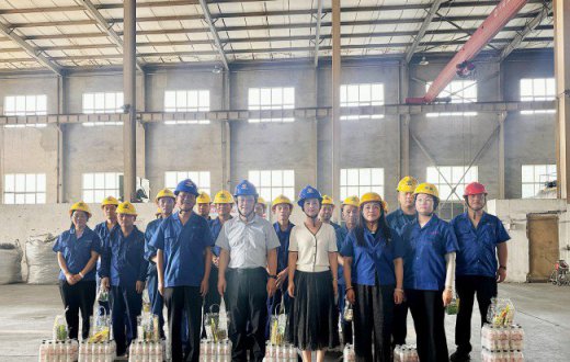 酷暑送清凉 关爱沁人心 —— —国资公司、工发集团开展“夏日送清凉”慰问活动